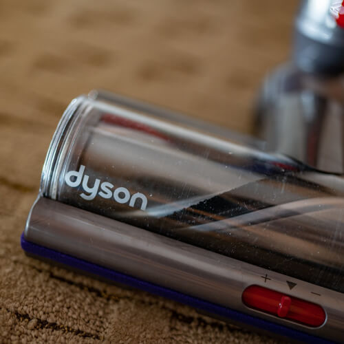 Aspirateur Dyson : V15 vs V11, quel aspirateur balai choisir ?