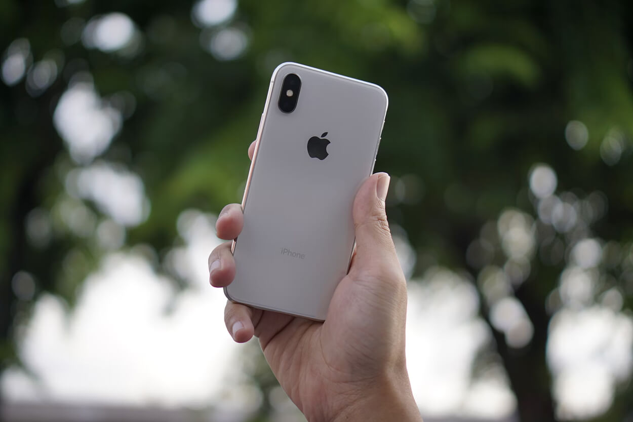 Bannière présentant l'iPhone X, un smartphone historique d'Apple.
